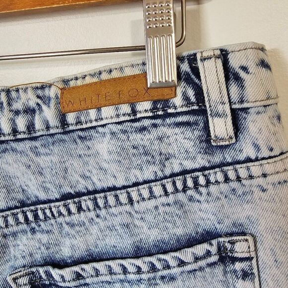 EUC LIKE NEW WHITEFOX LIGHT WASH HIGH RISE MOM JEANS SIZE XL - Picture 11 of 16